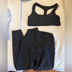 ALO Yoga Black Airlift Set 7/8 length